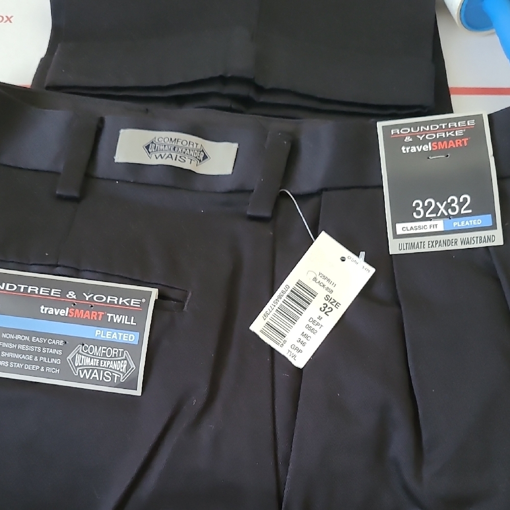 Roundtree & Yorke Men's Classic Black Dress Pants